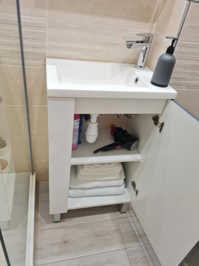 appartement vue mer pour 4 personnes accès direct plage wifi haut débit gratuit Le Barcarès Esterno foto