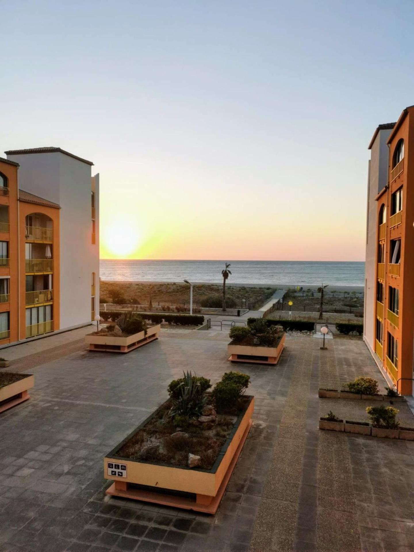 appartement vue mer pour 4 personnes accès direct plage wifi haut débit gratuit Le Barcarès Esterno foto
